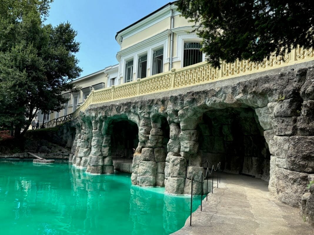 YILDIZ SARAYI'NI 1 HAFTADA 40 BİNE YAKIN KİŞİ ZİYARET ETTİ