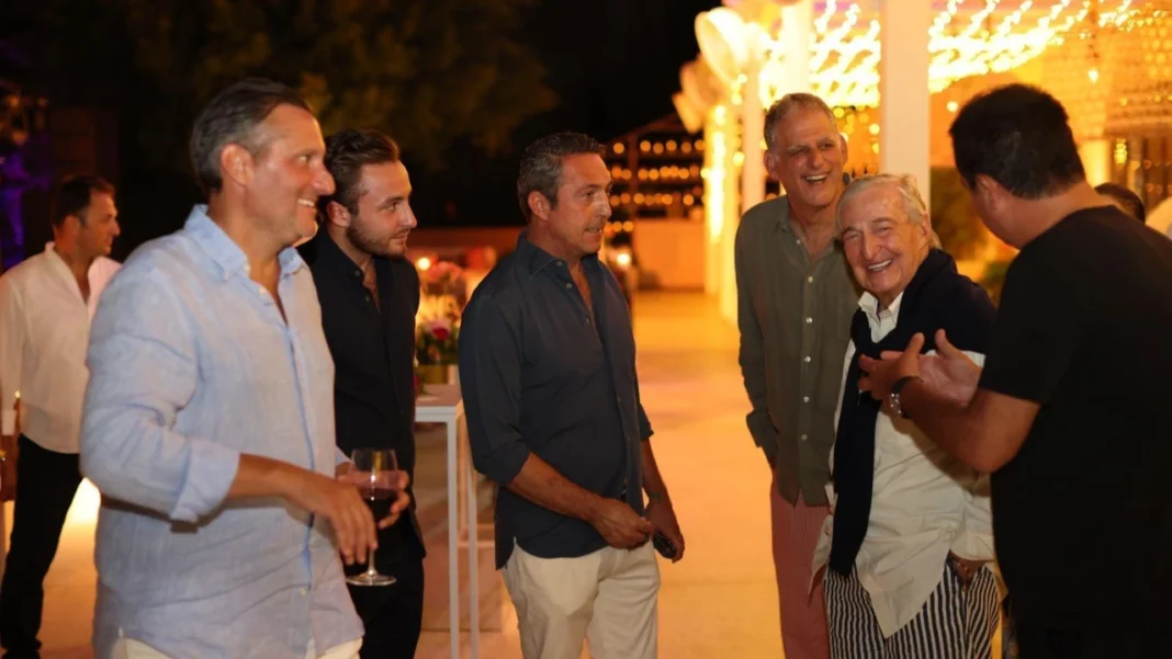 İpek Kıraç’a Destek Gecesinde Ünlüler Geçidi: Koç Ailesi Tam Kadro Katıldı İpek Kıraç’a Destek Gecesinde Ünlüler Geçidi: Koç Ailesi Tam Kadro Katıldı